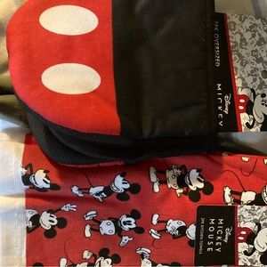 Mickey Mouse oven mitt and kitchen towels